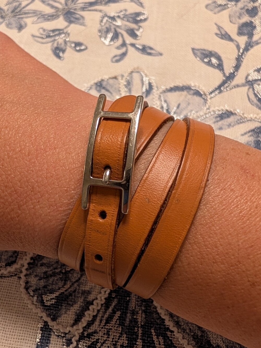 Hermes Hapi Leather Wrap Bracelet In Tan